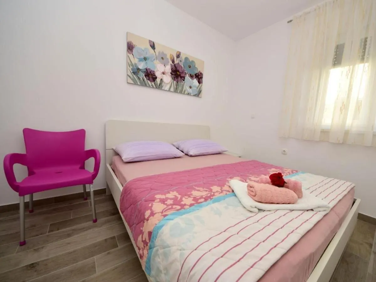 Apartment Memi - Great Location, Modern & Parking Trogir 0*,  Croatia