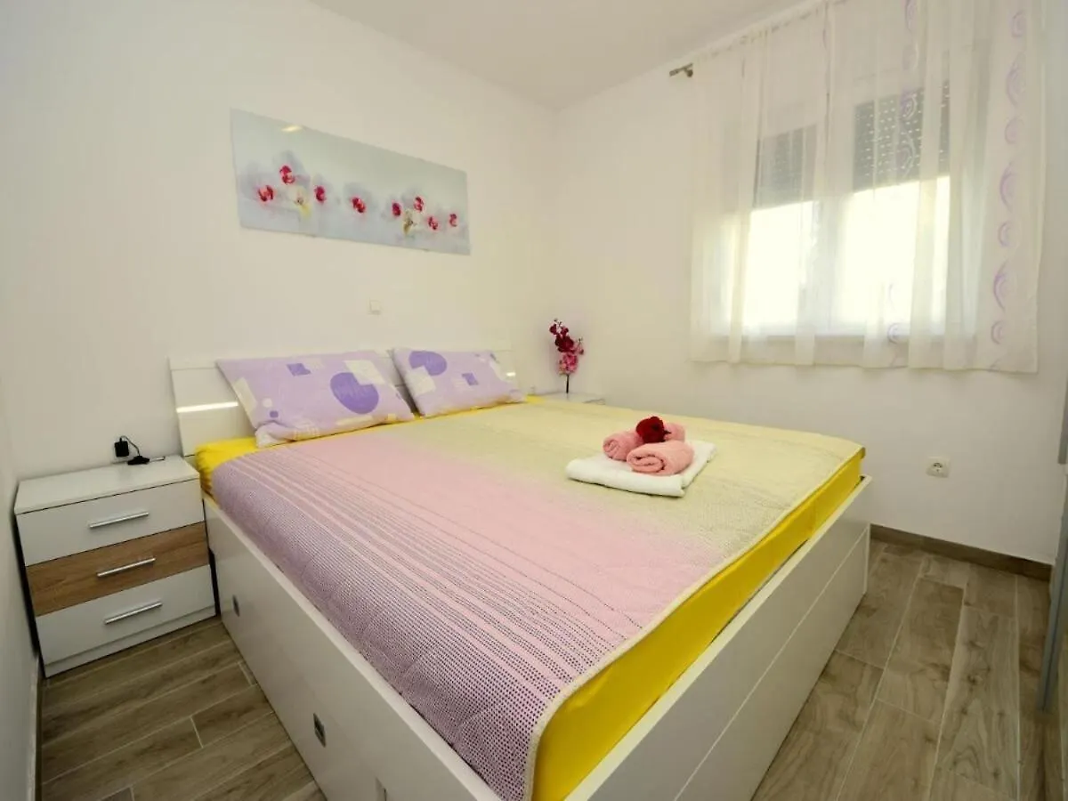 Apartment Memi - Great Location, Modern & Parking Trogir