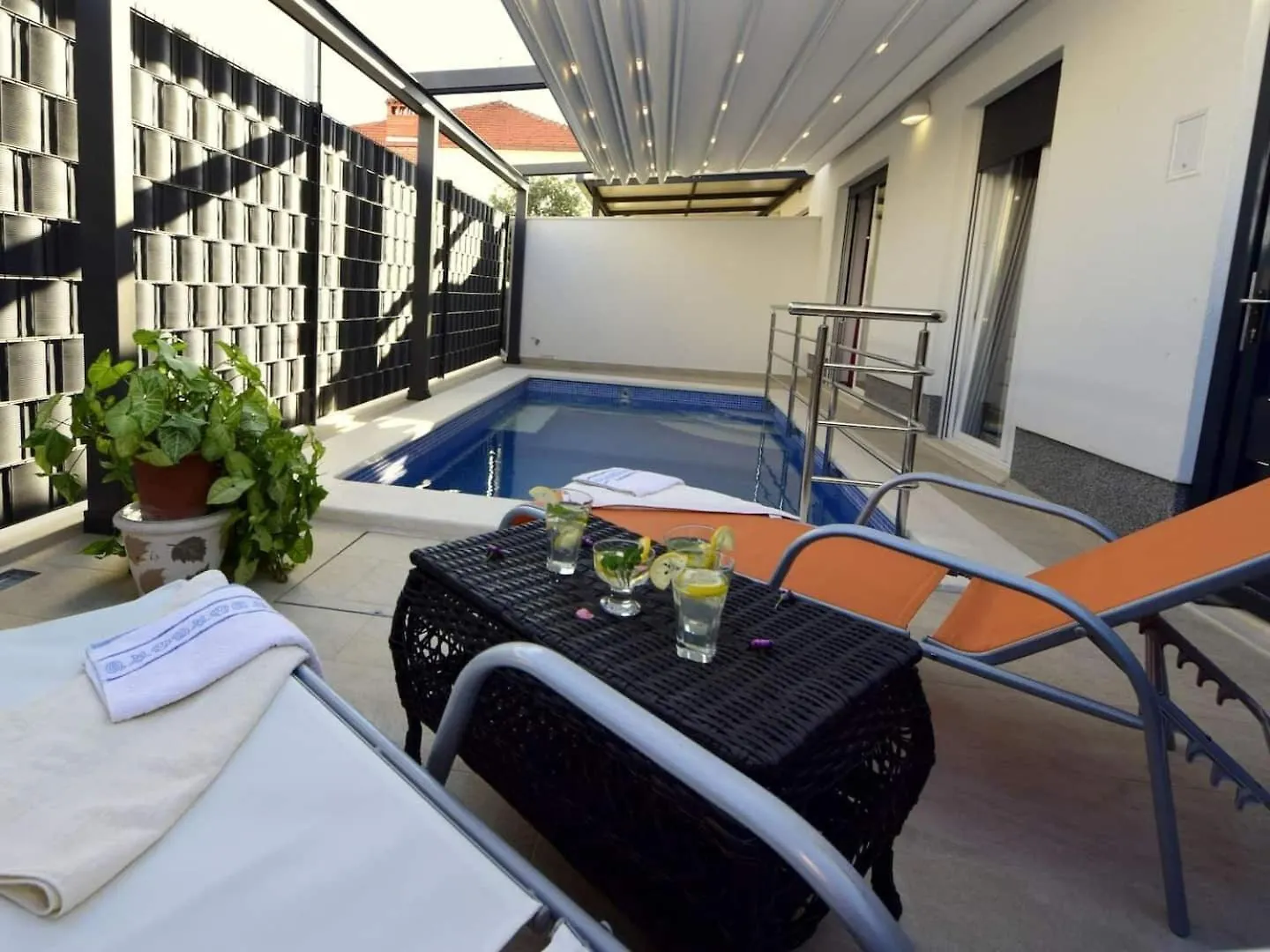 Apartment Memi - Great Location, Modern & Parking Trogir