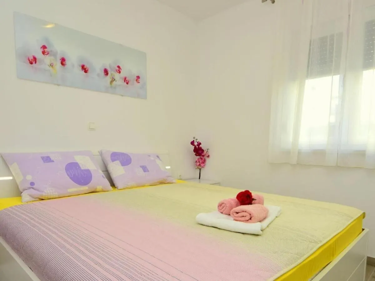 Apartment Memi - Great Location, Modern & Parking Trogir