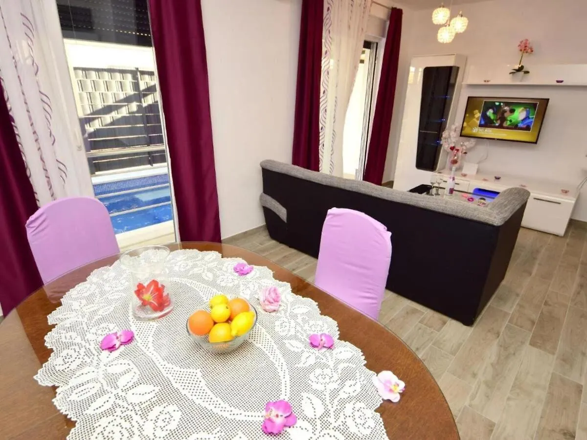 Apartment Memi - Great Location, Modern & Parking Trogir