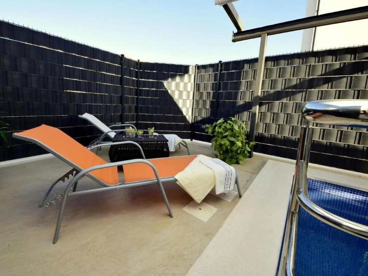 Apartment Memi - Great Location, Modern & Parking Trogir